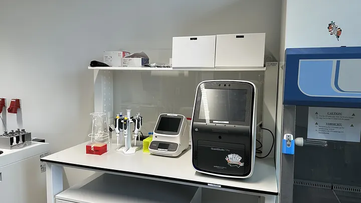 qPCR Workstation